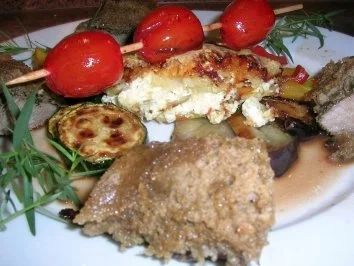 Lammlachse im Kräuterbrotmantel, Rotwein-Rosmarin Jus, mediterranes Gemüse+Kartoffelgratin - Rezept - Bild Nr. 3