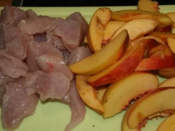 Rezept: Gelügel: Pfirsich-Pfeffer-Gulasch Bild Nr. 3 Gelügel: Pfirsich-Pfeffer-Gulasch - Rezept - Bild Nr. 3