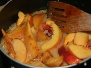 Rezept: Gelügel: Pfirsich-Pfeffer-Gulasch Bild Nr. 4 Gelügel: Pfirsich-Pfeffer-Gulasch - Rezept - Bild Nr. 4