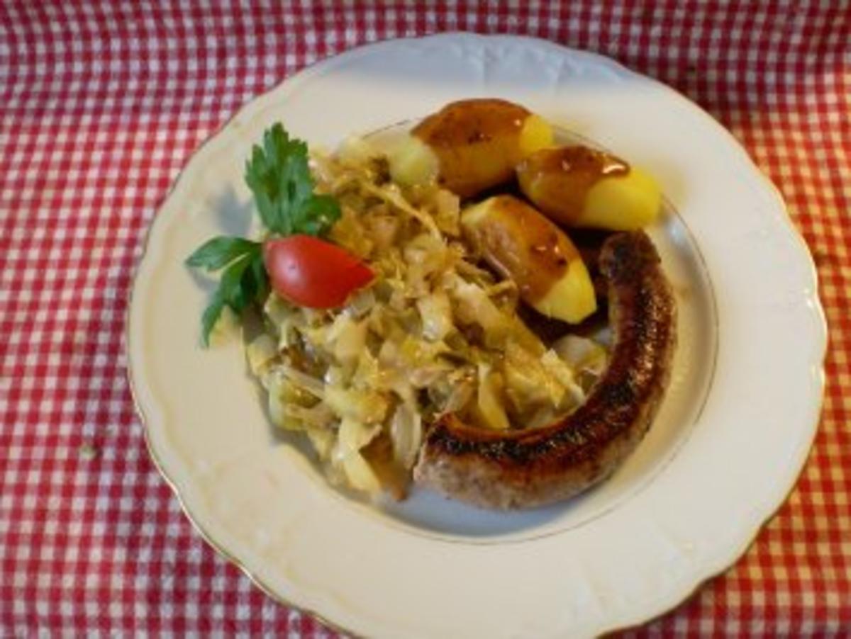 Spitzkohl a la Bayrisch Kraut mit Bratwurst - Rezept