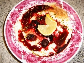 Grießbrei mit roten Beeren - Rezept