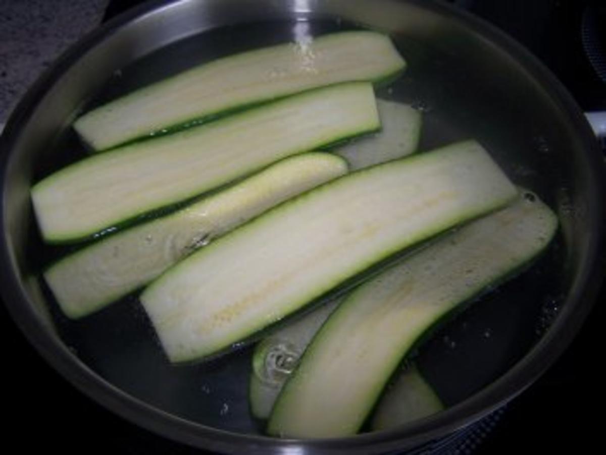 Gefüllte Zucchini - kalorienarm - Rezept - Bild Nr. 2