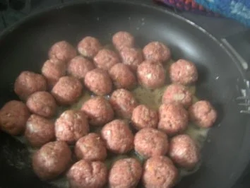 Jägerklöschen mit einer scharfen Paprika-Soße - Rezept - Bild Nr. 4