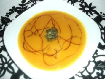 Rezept: Kürbissuppe mit Koriander-Pesto Kürbissuppe mit Koriander-Pesto - Rezept