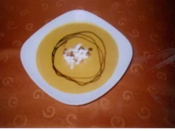 Hokkaido-Kürbissuppe mit Creme fraiche - Rezept