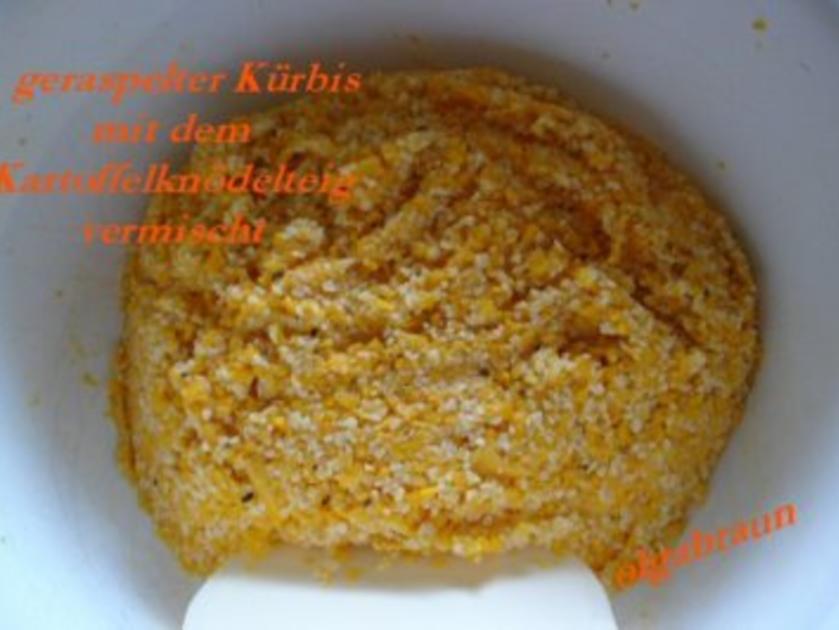 Kürbispflanzerl mit Paprikasahne