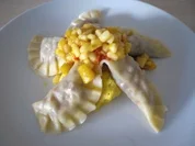 Ravioli aus Rotweinrind auf Amaretto-Kürbis-Püree mit Birnen-Sambal - Rezept
