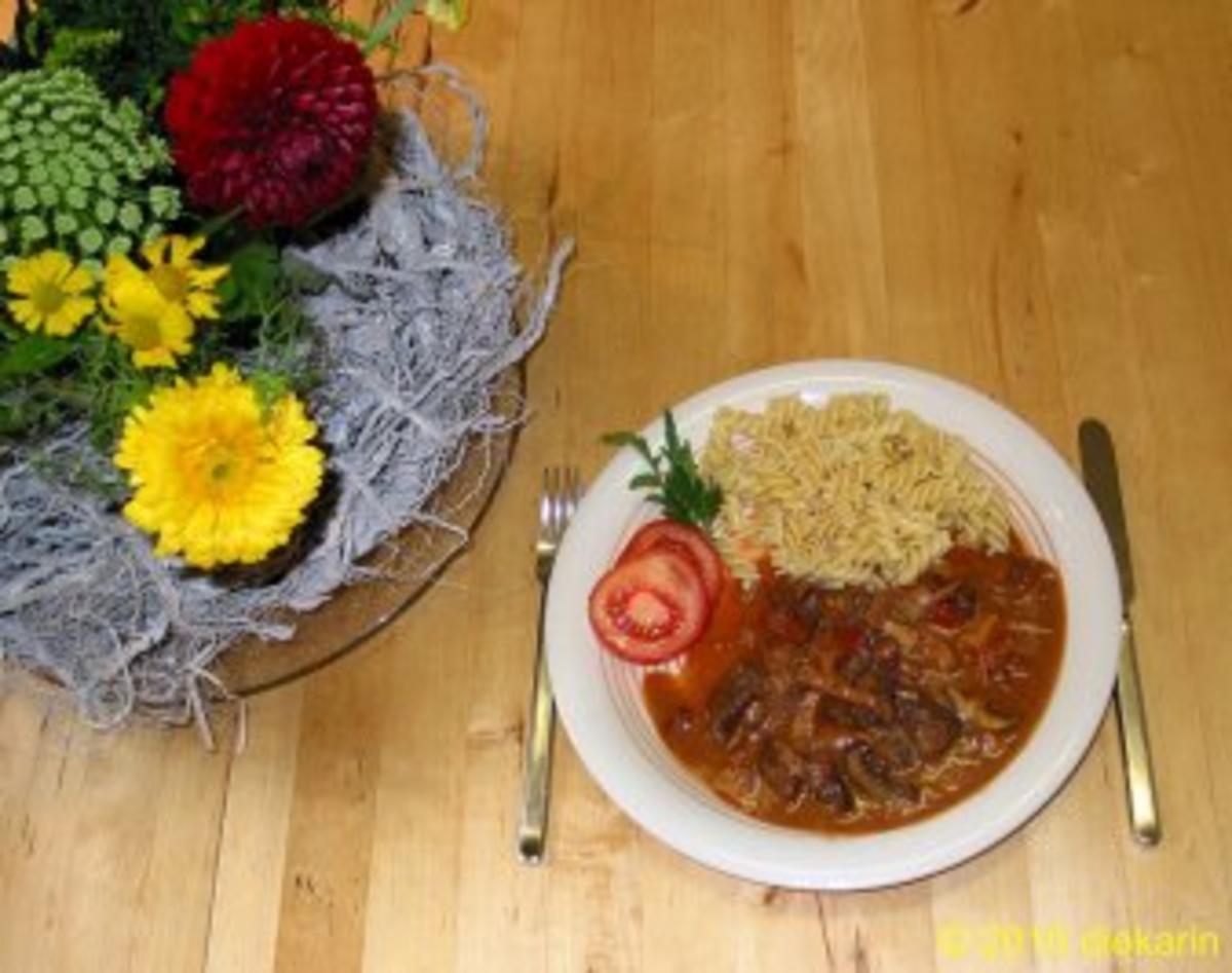 Bilder für Gulasch mit frischen Pilzen - Rezept