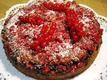 Mohnkuchen mit frischen Johannisbeeren - Rezept