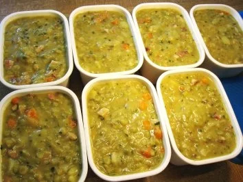 Rezept: Erbsensuppe zum Einfrieren .... Erbsensuppe zum Einfrieren .... - Rezept