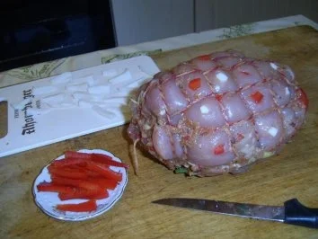 Gespickter Putenrollbraten mit Zwetschgenfüllung - Rezept - Bild Nr. 9