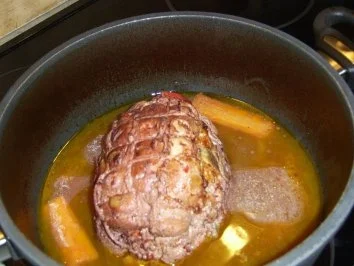 Gespickter Putenrollbraten mit Zwetschgenfüllung - Rezept - Bild Nr. 16