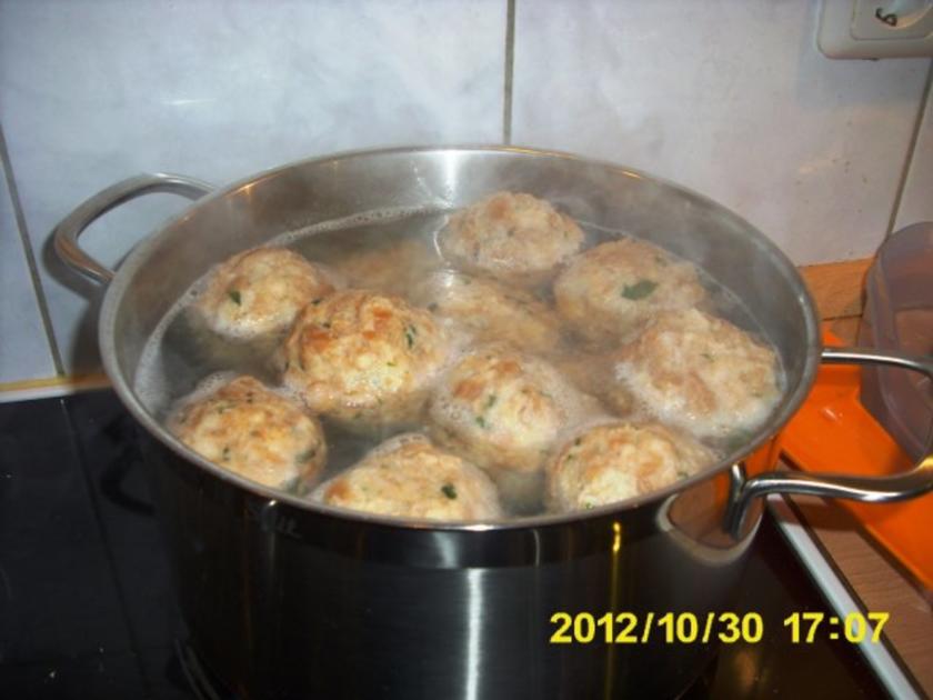 bayrische Semmelknödel - Rezept mit Bild - kochbar.de
