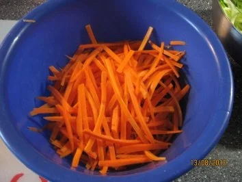 Rezept: Julienne–Gemüse auf Bandnudeln mit Curry-Sahnesoße Bild Nr. 5 Julienne–Gemüse auf Bandnudeln mit Curry-Sahnesoße - Rezept - Bild Nr. 5