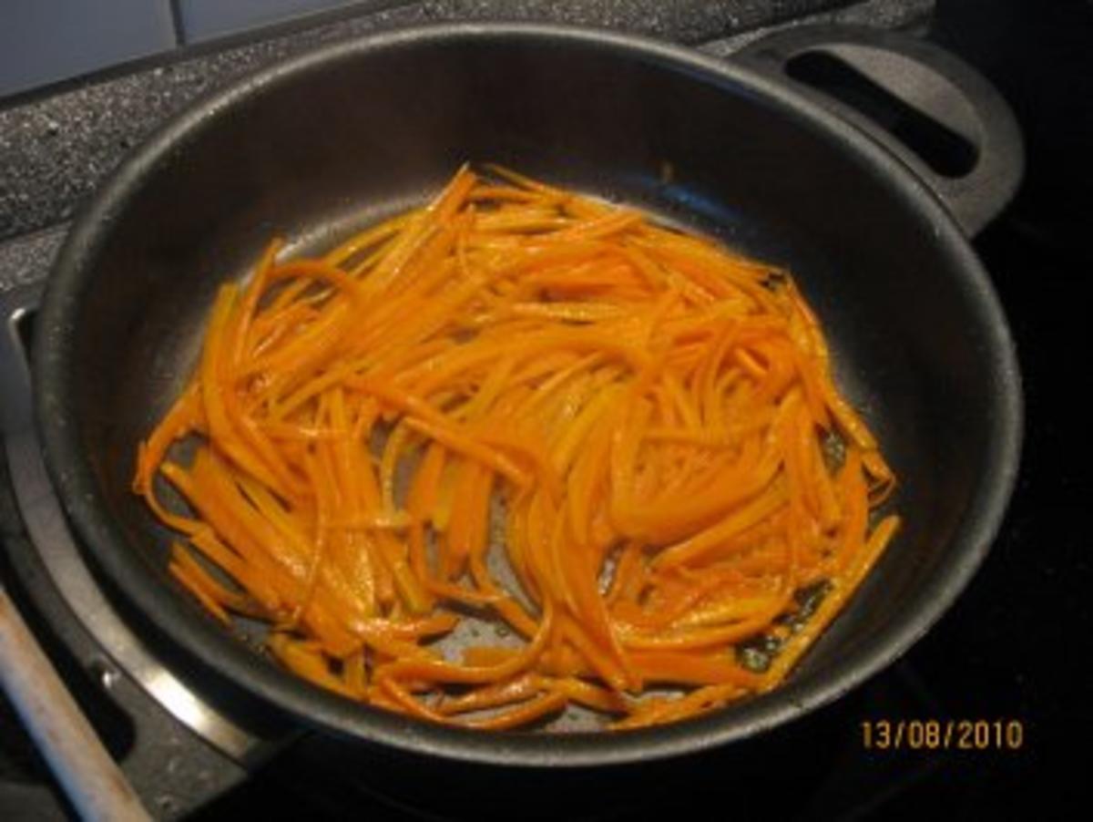 Julienne–Gemüse auf Bandnudeln mit Curry-Sahnesoße - Rezept - Bild Nr. 8