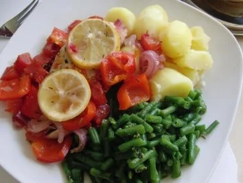 Rezept: Huhn : Saftige Hähnchenbrust im Bratschlauch, mit Paprika, Tomate und grünen Bohnen Huhn : Saftige Hähnchenbrust im Bratschlauch, mit Paprika, Tomate und grünen Bohnen - Rezept