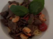 Geschnezeltes vom Rind mit Garnelen und Kirschtomaten auf einem Nest von Tagiatelle - Rezept
