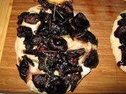 Rezept: Focaccia mit Rotwein-Balsamico-Schalotten Focaccia mit Rotwein-Balsamico-Schalotten - Rezept