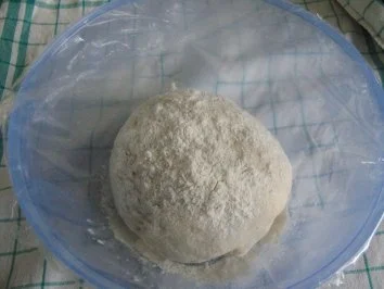 Focaccia mit Rotwein-Balsamico-Schalotten - Rezept - Bild Nr. 2