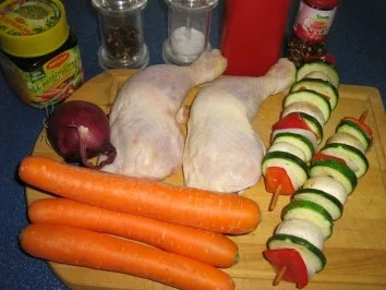 Rezept: Hähnchenschenkel mit Gemüsespießen auf Karottenbeet Bild Nr. 2 Hähnchenschenkel mit Gemüsespießen auf Karottenbeet - Rezept - Bild Nr. 2