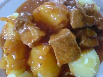 Gulasch mit Resten - Rezept