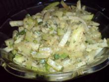 Zucchini-Kohlrabi-Salat zu Klopse und Salzkartoffeln - Rezept