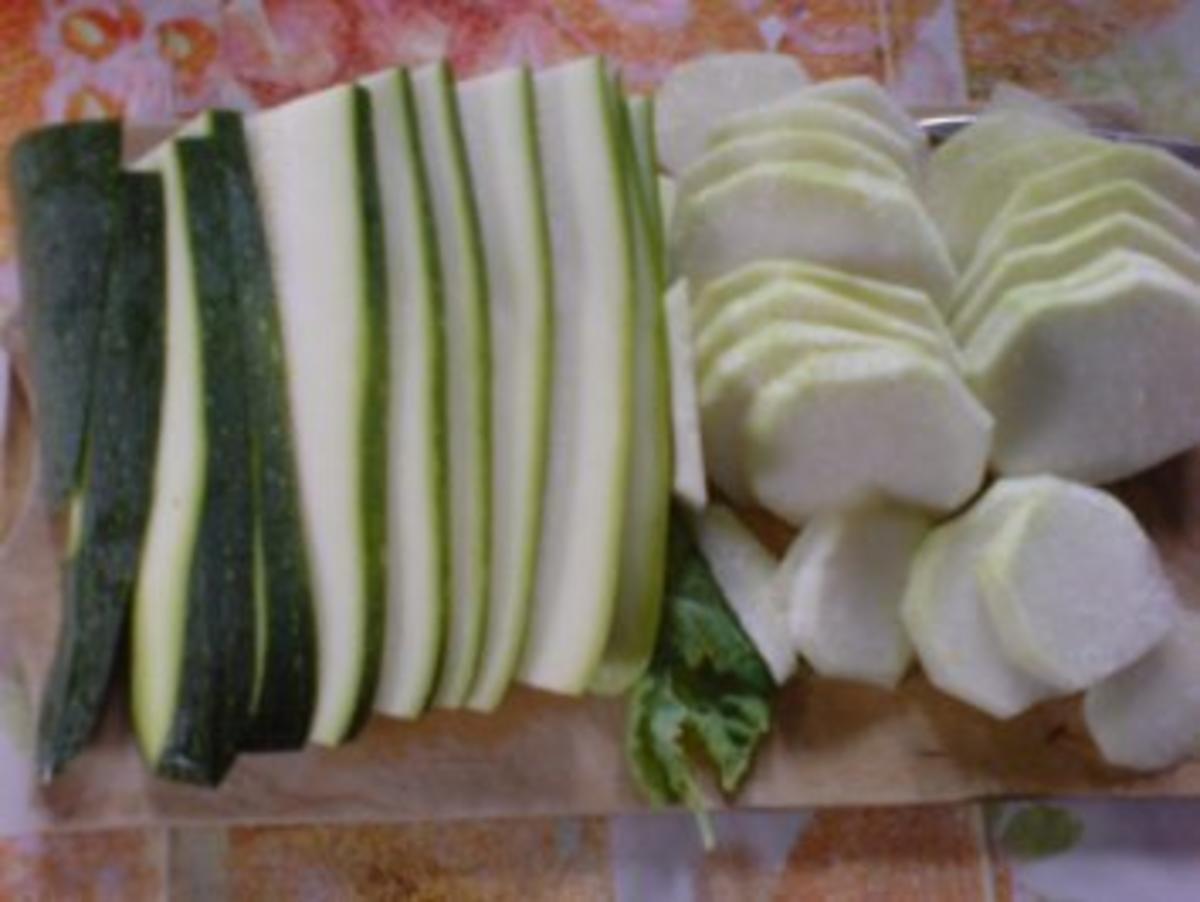 Zucchini-Kohlrabi-Salat zu Klopse und Salzkartoffeln - Rezept - Bild Nr. 6