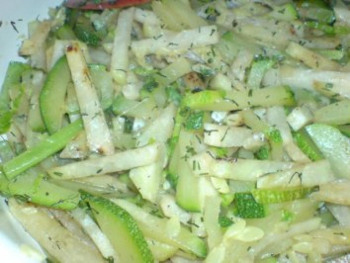 Zucchini-Kohlrabi-Salat zu Klopse und Salzkartoffeln - Rezept - Bild Nr. 13