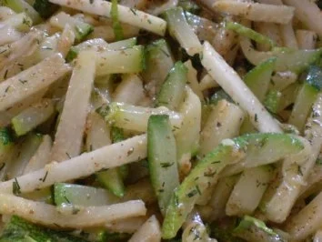 Zucchini-Kohlrabi-Salat zu Klopse und Salzkartoffeln - Rezept - Bild Nr. 17