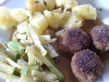 Zucchini-Kohlrabi-Salat zu Klopse und Salzkartoffeln - Rezept - Bild Nr. 22