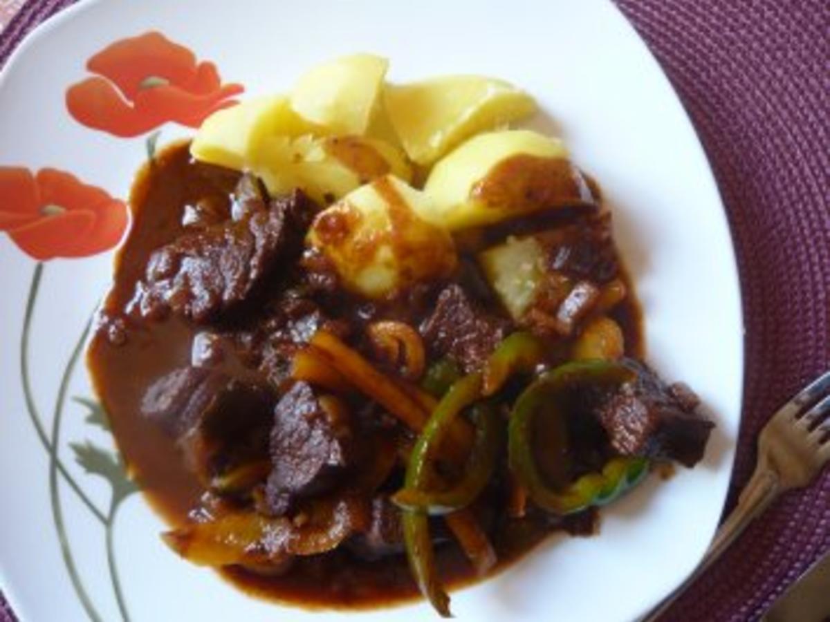 Ungarisches Gulasch - Rezept mit Bild - kochbar.de