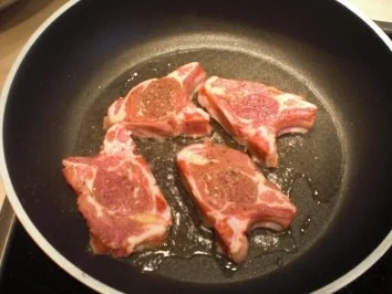 Rezept: Lammkoteletts mit zweierlei Saucen von Paprika und Safran-Basmatireis Bild Nr. 8 Lammkoteletts mit zweierlei Saucen von Paprika und Safran-Basmatireis - Rezept - Bild Nr. 8