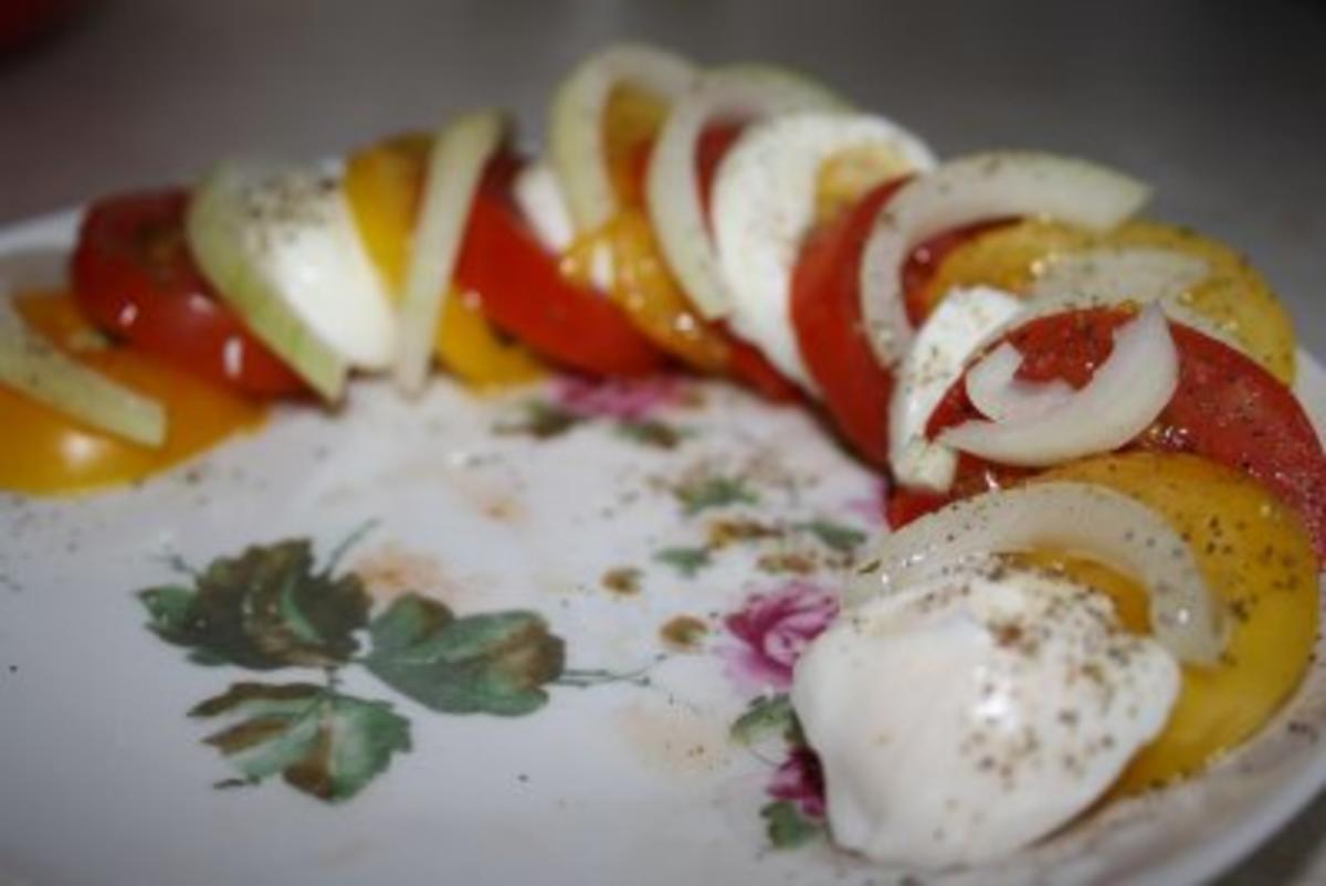 Garnelen mit gedünsten Gemüse an einem Halbkreis von Tomaten, Ei und Zwiebel - Rezept - Bild Nr. 4