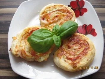 Rezept: Blätterteigröllchen Klassik Blätterteigröllchen Klassik - Rezept