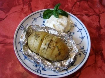 Rezept: Super-Kräuter-Folienkartoffeln Super-Kräuter-Folienkartoffeln - Rezept