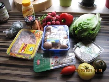 Rezept: Gemischter Salat mit Curry-Hähnchen Filet und gebratenen Pilzen Bild Nr. 2 Gemischter Salat mit Curry-Hähnchen Filet und gebratenen Pilzen - Rezept - Bild Nr. 2