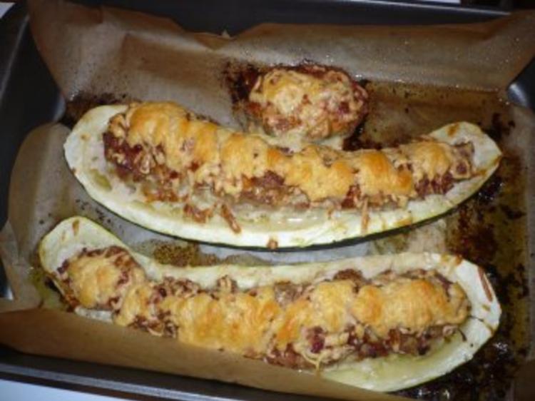 Gefüllte Zucchini mit Käse überbacken - einfach - von suppenkasper08