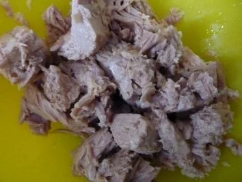 Wildblütenpizza mit Thunfisch und Ziegenkäse - Rezept - Bild Nr. 7