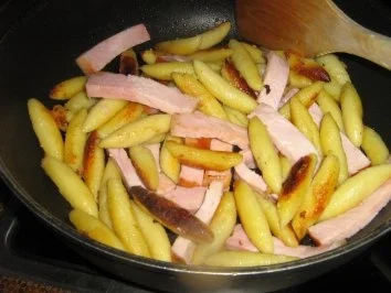 Kasslerstreifen mit Schupfnudeln und Champagnerkraut - Rezept - Bild Nr. 3