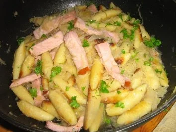 Kasslerstreifen mit Schupfnudeln und Champagnerkraut - Rezept - Bild Nr. 4