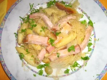 Kasslerstreifen mit Schupfnudeln und Champagnerkraut - Rezept
