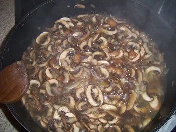 Bandnudeln mit Hähnchenfilet in einer Champignon-Sahne-Soße - Rezept - Bild Nr. 3