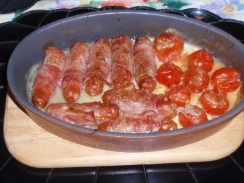 Würstchen im Speckmantel mit Bratkartoffeln und Grilltomaten - Rezept - Bild Nr. 4