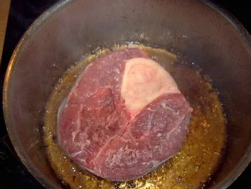 FLEISCH: Rinderbeinscheibe in "Sestersoße" - Rezept