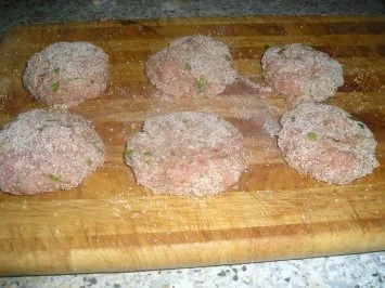 Rezept: Faschierte Laibchen Bild Nr. 3 Faschierte Laibchen - Rezept - Bild Nr. 3