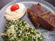 Rezept: Lammlachs mit Spinatkuskus und Sesamdip Lammlachs mit Spinatkuskus und Sesamdip - Rezept