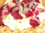 Nusswaffeln mit Sahne.... heißen Kirschen..... - Rezept