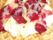 Nusswaffeln mit Sahne.... heißen Kirschen..... - Rezept