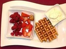 Rezept: Waffeln mit Schlagsahne und frischen Früchten Waffeln mit Schlagsahne und frischen Früchten - Rezept