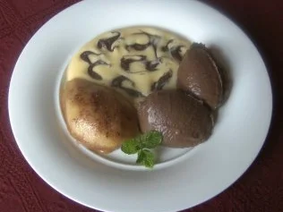 Schokoladen - Mousse mit glasierter Birne und Vanillesoße - Rezept